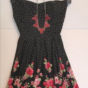 Women’s strapless dress